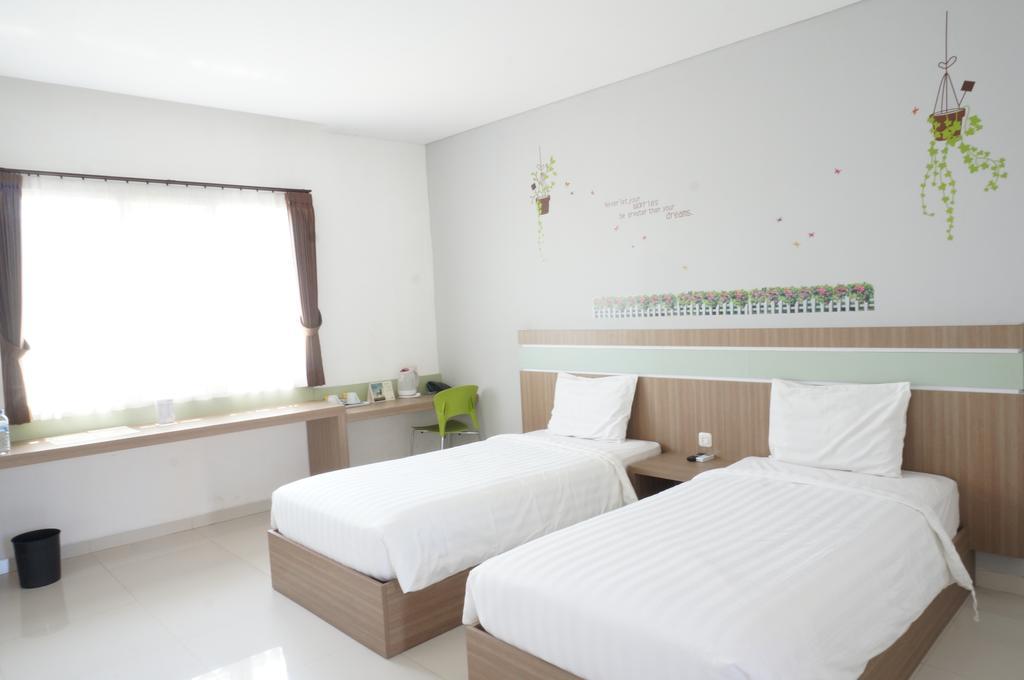Rumah Cassa Guest House Σουραμπάγια Δωμάτιο φωτογραφία