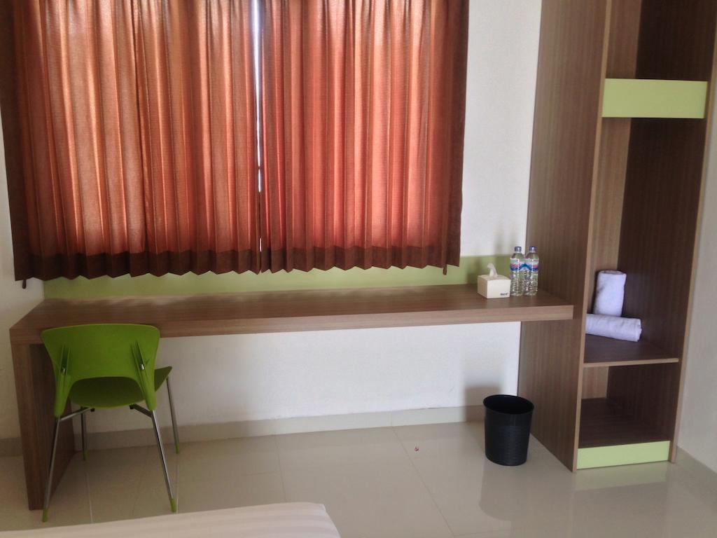 Rumah Cassa Guest House Σουραμπάγια Δωμάτιο φωτογραφία