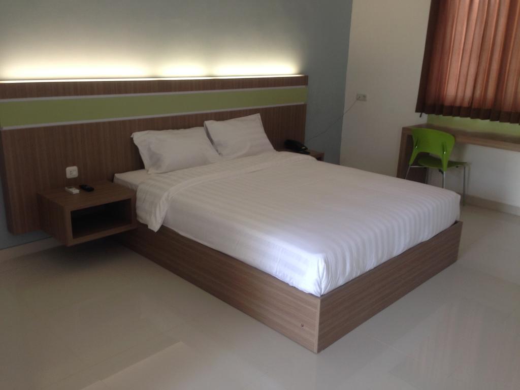 Rumah Cassa Guest House Σουραμπάγια Δωμάτιο φωτογραφία