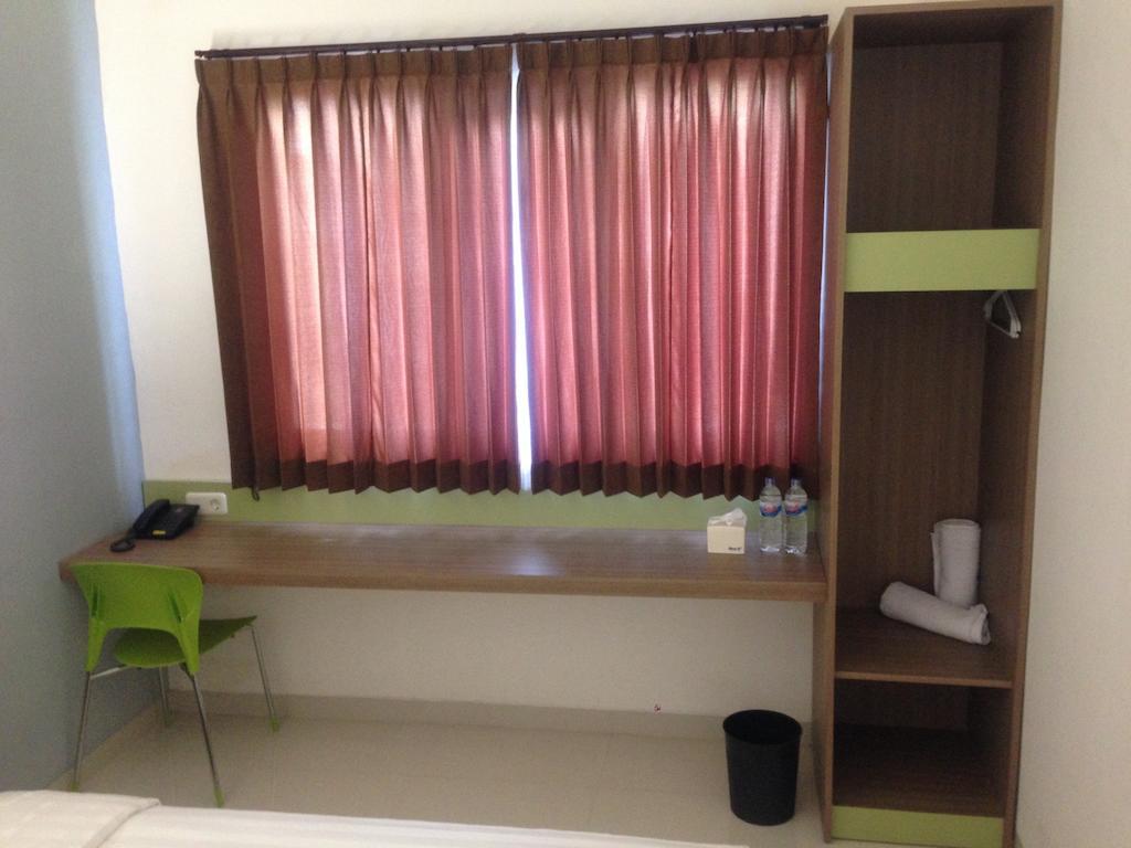 Rumah Cassa Guest House Σουραμπάγια Δωμάτιο φωτογραφία