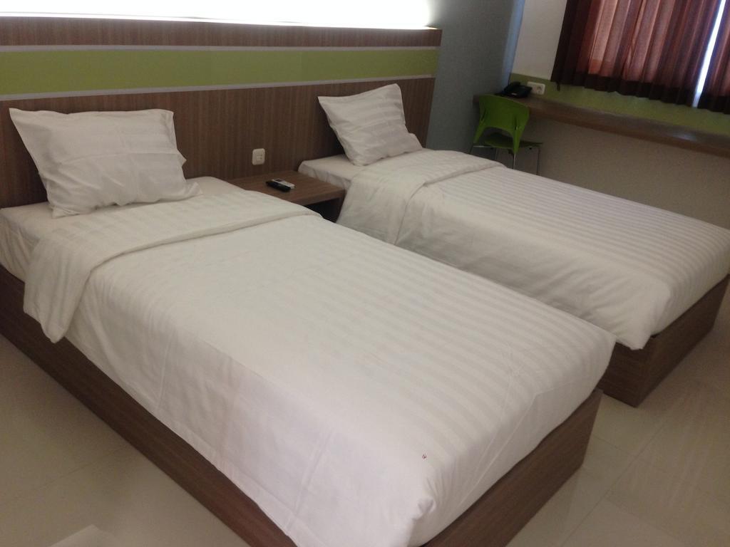 Rumah Cassa Guest House Σουραμπάγια Δωμάτιο φωτογραφία