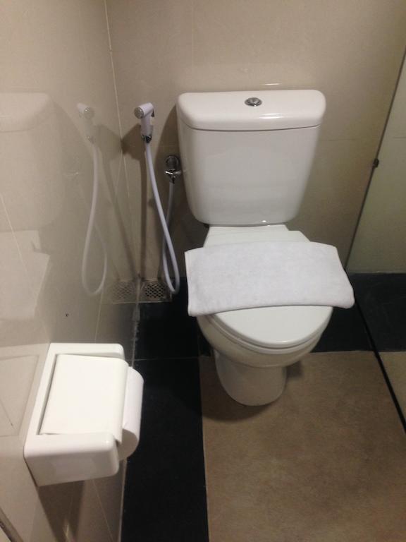Rumah Cassa Guest House Σουραμπάγια Δωμάτιο φωτογραφία