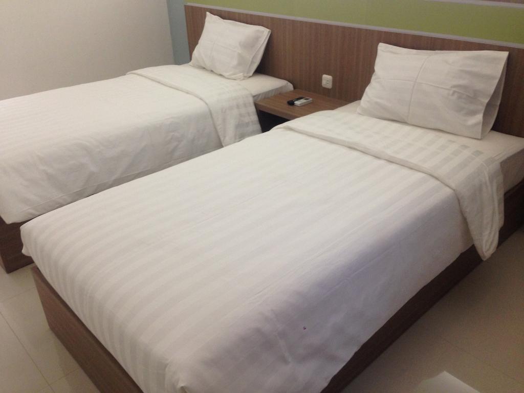 Rumah Cassa Guest House Σουραμπάγια Δωμάτιο φωτογραφία
